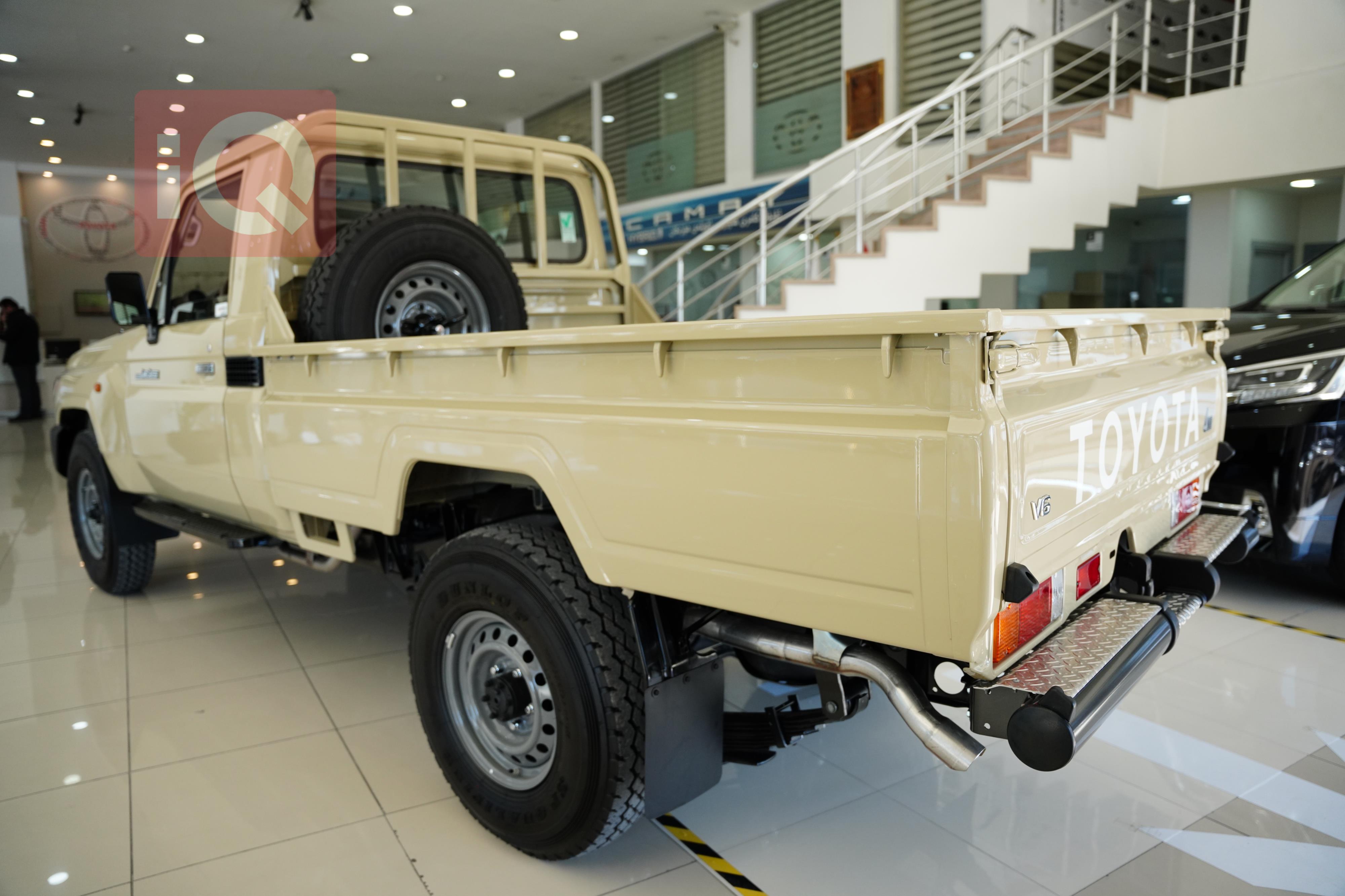Toyota Land Cruiser 70 Pickup